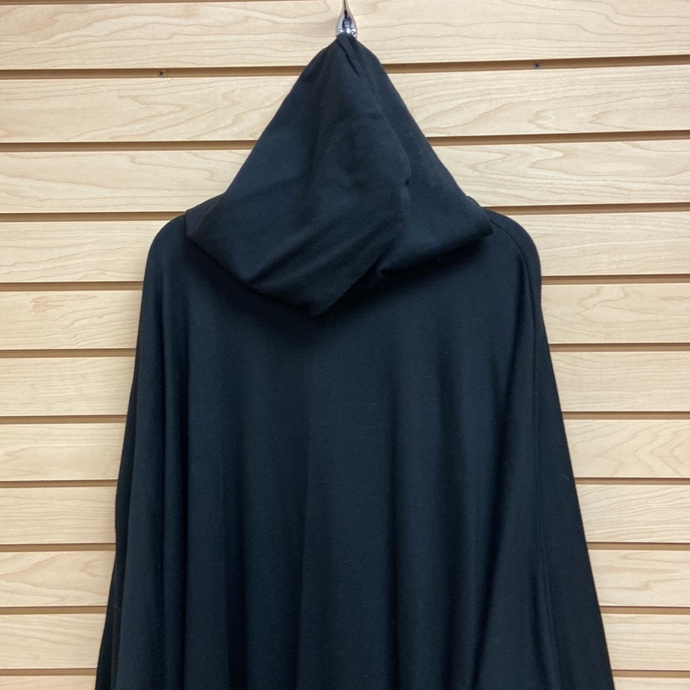 Max Live women poncho size Large but it can go higher - Picture 9 of 9